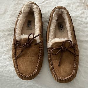 CHESTNUT UGG MOCCASINS (S7)